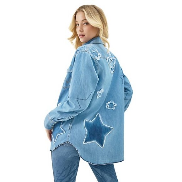 Wrangler x Lainey Wilson Starry Western Snap Denim Shirt - Picture 3 of 15